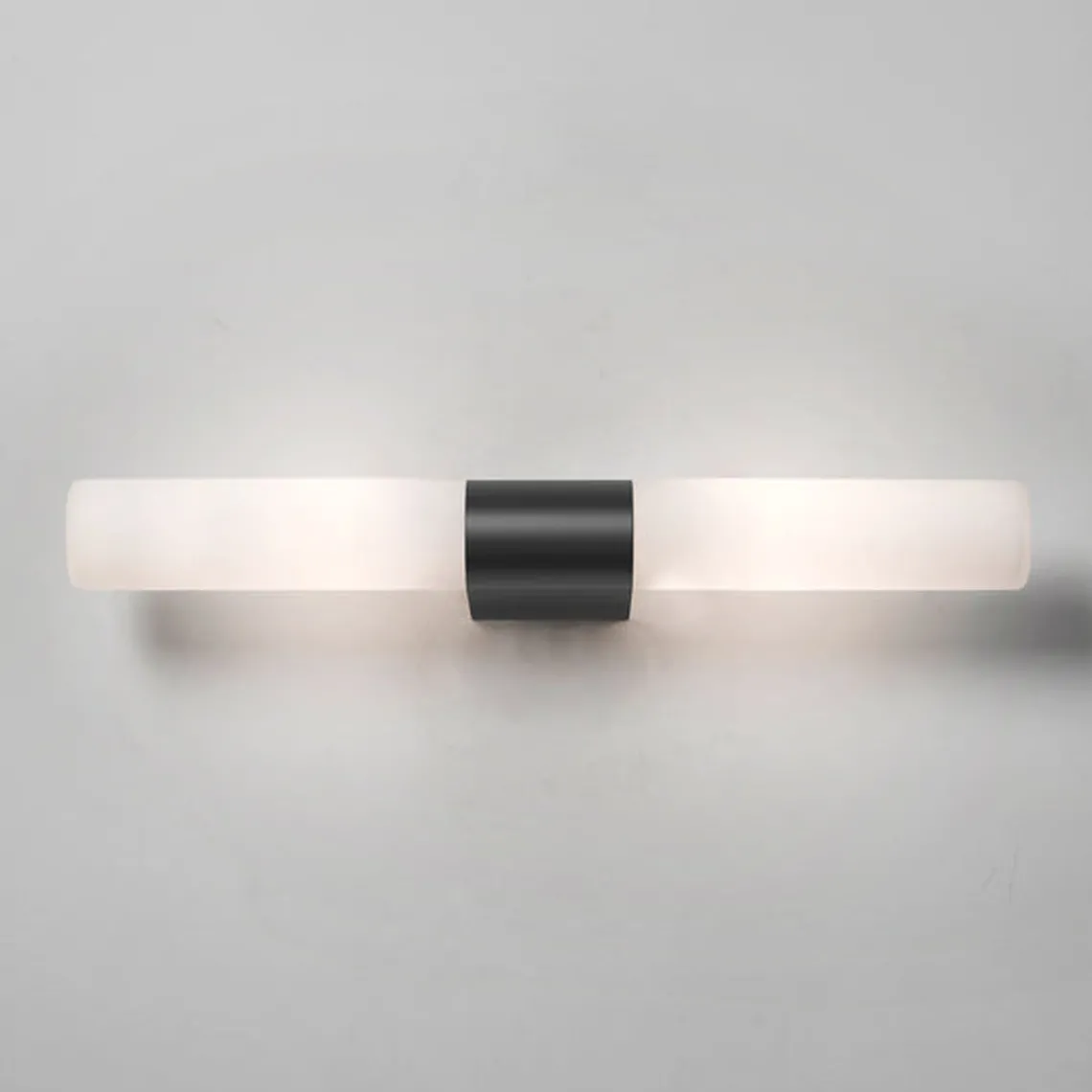Padova vegglampe for baderom IP44 G9 - Svart/Opal