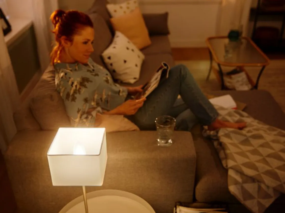 Philips Hue B39 E14 lyspære 4W 2200-6500K pluss farge