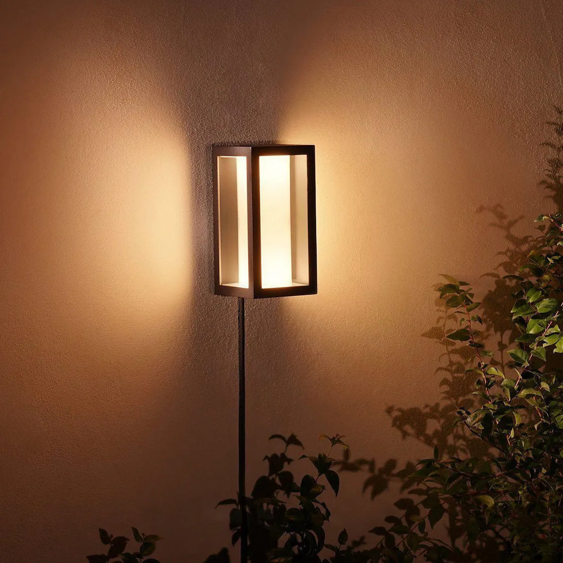 Philips Hue Imress vegglampe utendørs white and color ambiance - Svart