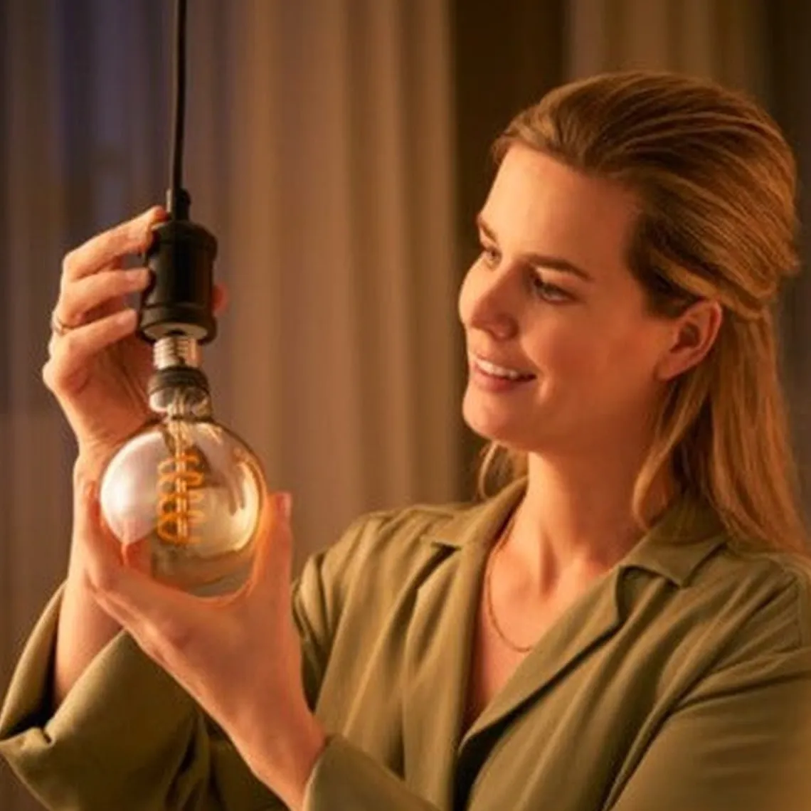 Philips Hue white LED 7W E27 G93 2200-4500 Kelvin - 95 mm