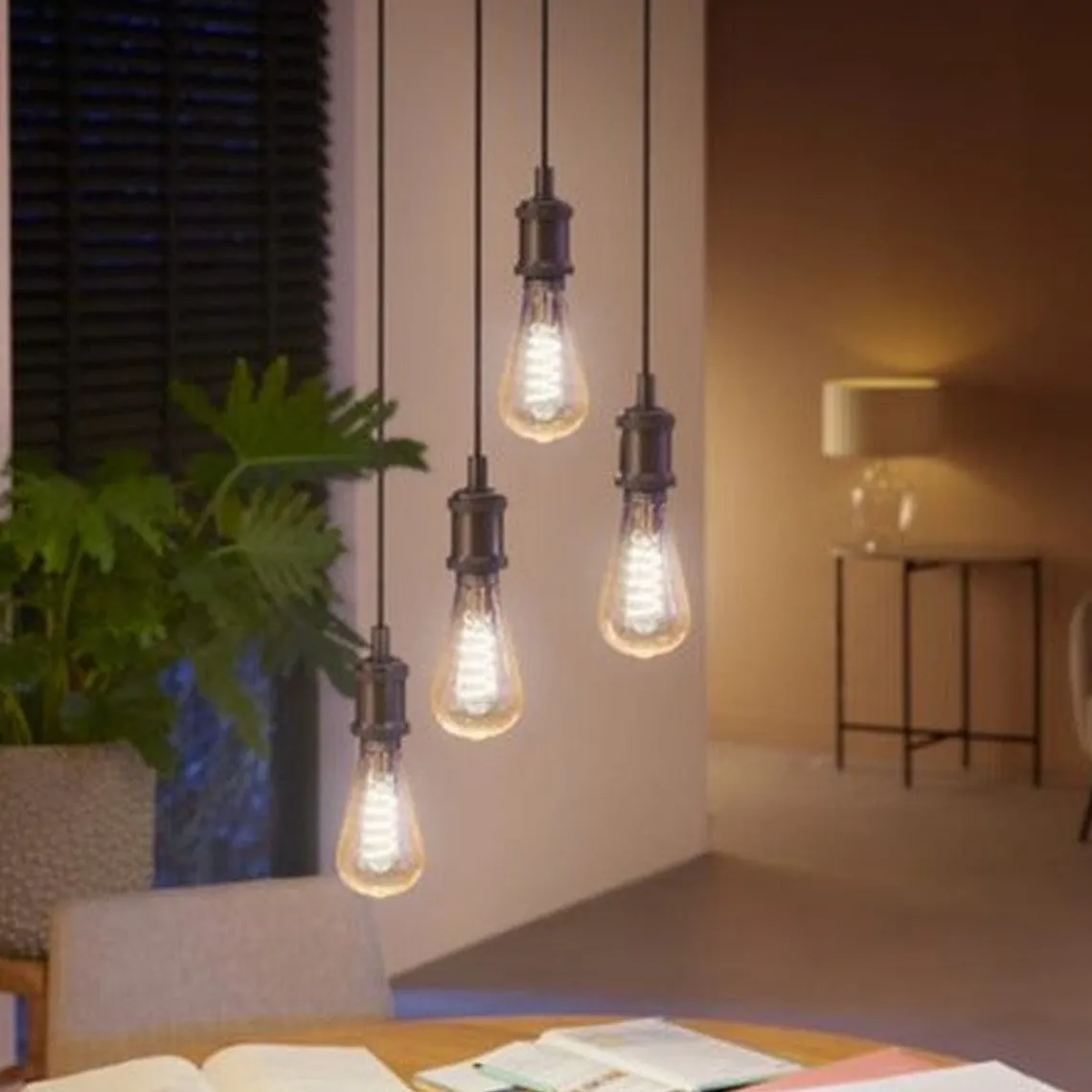 Philips Hue white LED 7W E27 ST72 2200-4500 Kelvin - 72 mm