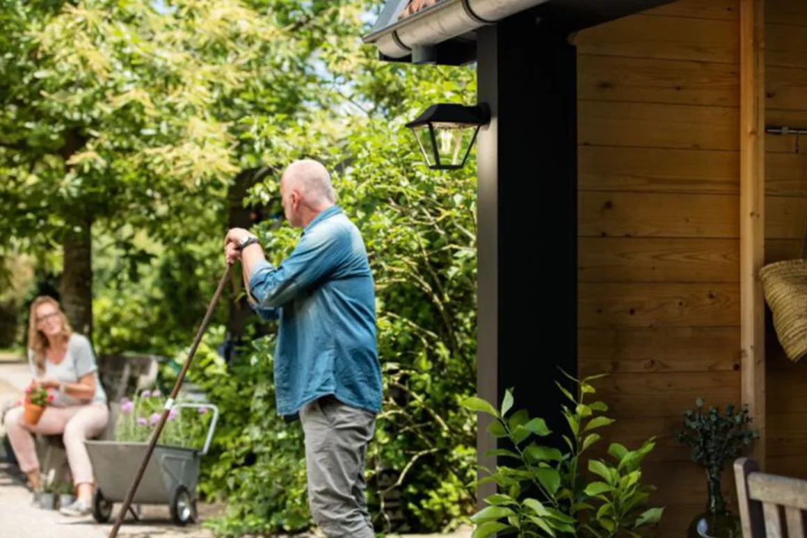 Philips myGarden Alpenglow vegglampe ned utendørs IP44 - Svart