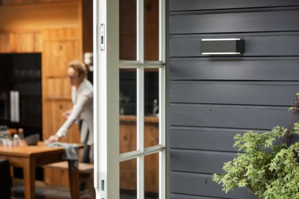 Philips myGarden Stratosphere vegglampe opp/ned utendørs IP44 2x4,5W LED - Antrasitt