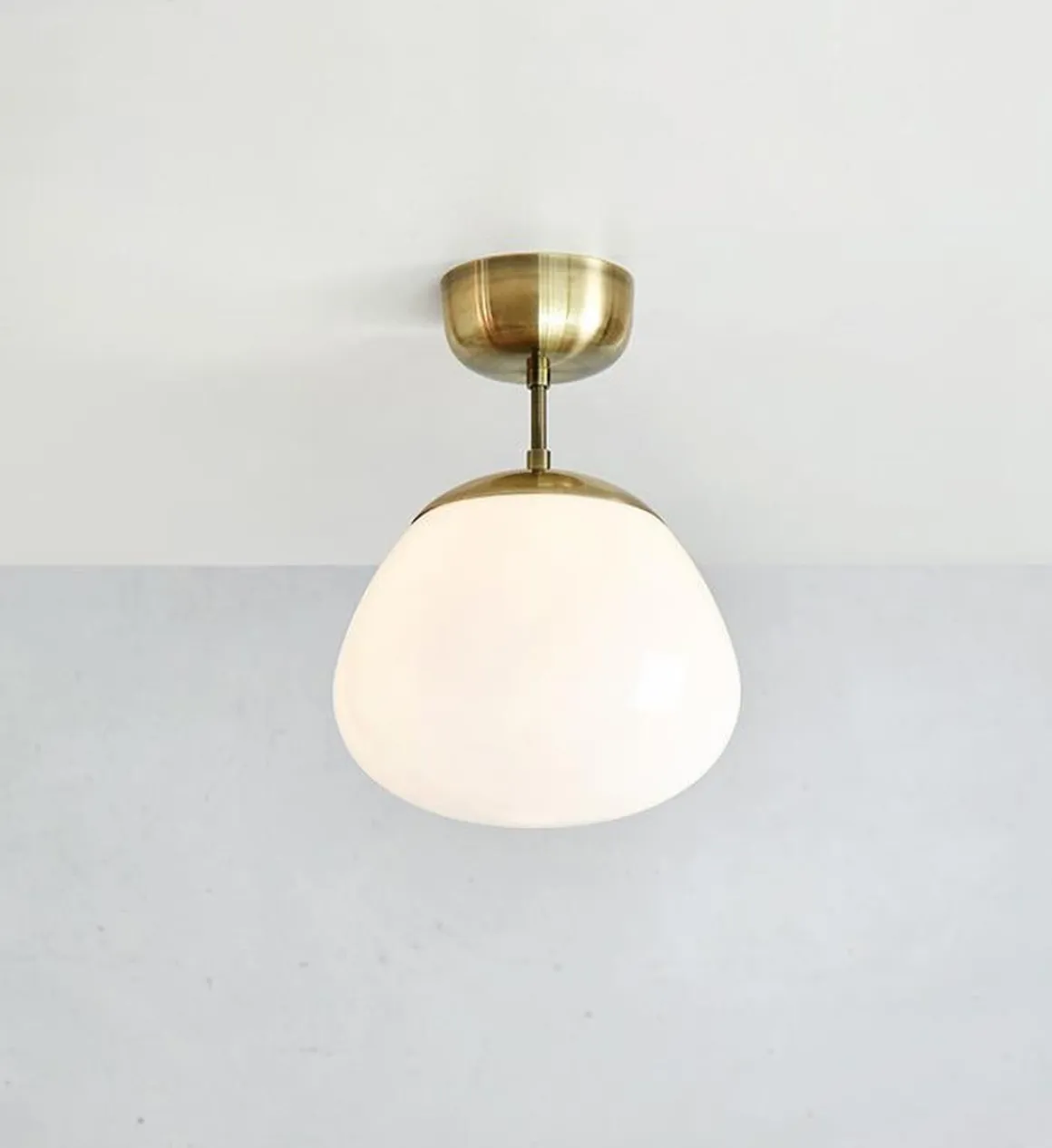 Rise taklampe - Antikk messing/Opal hvit - Messing / Opal