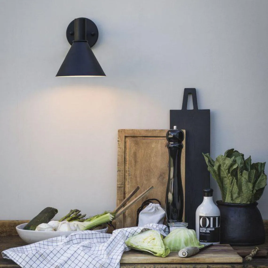 Tripp mini vegglampe utendørs IP44 - Svart