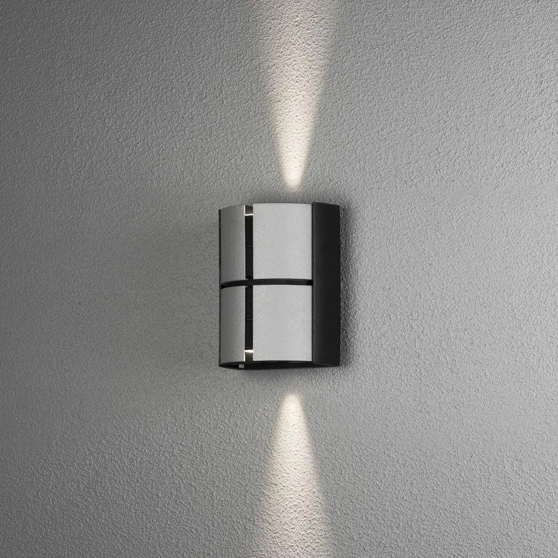 Vidar vegglampe utendørs opp/ned 2x5W - Svart/Sølv