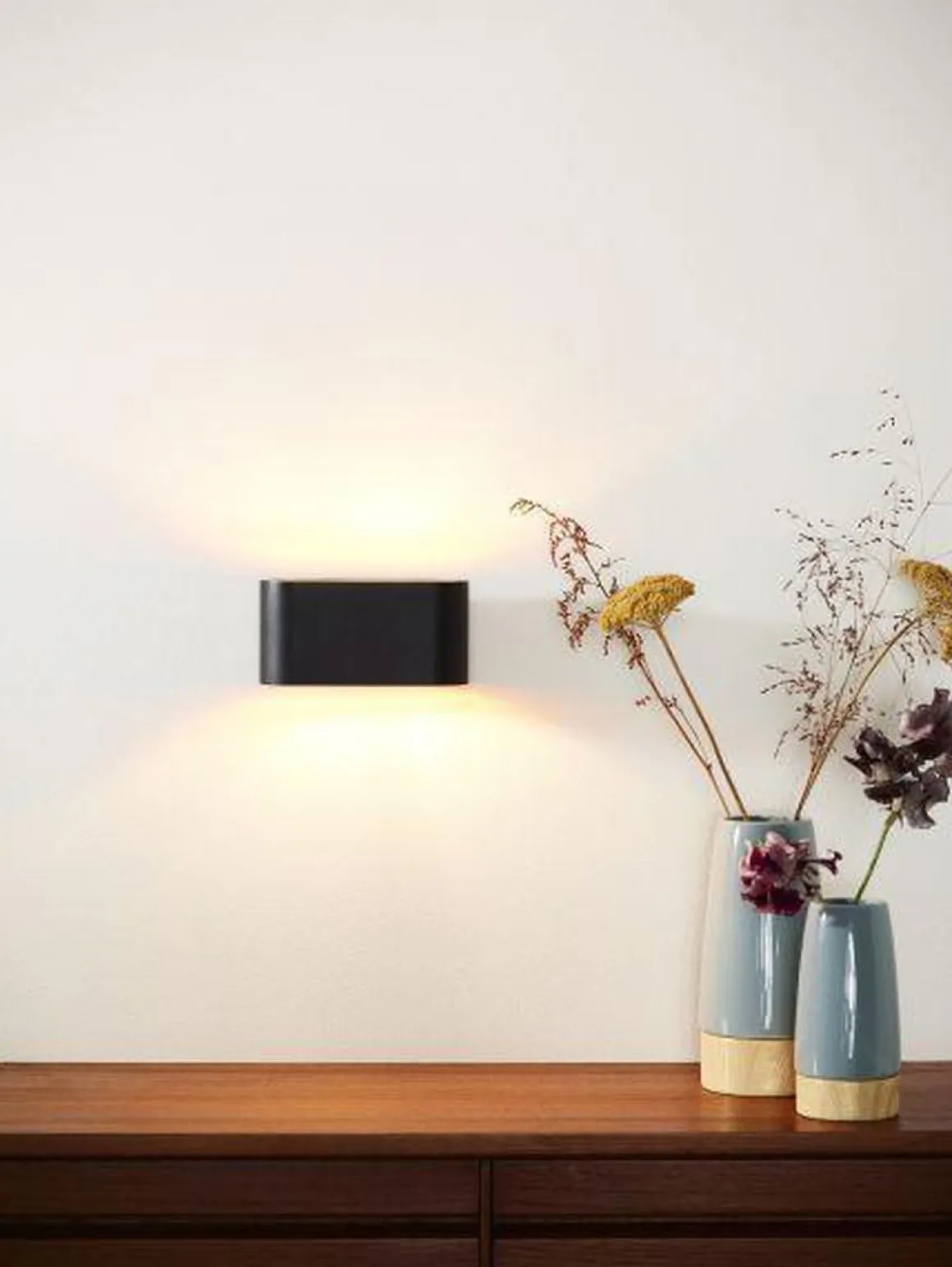 Xera oval vegglampe opp/ned lys