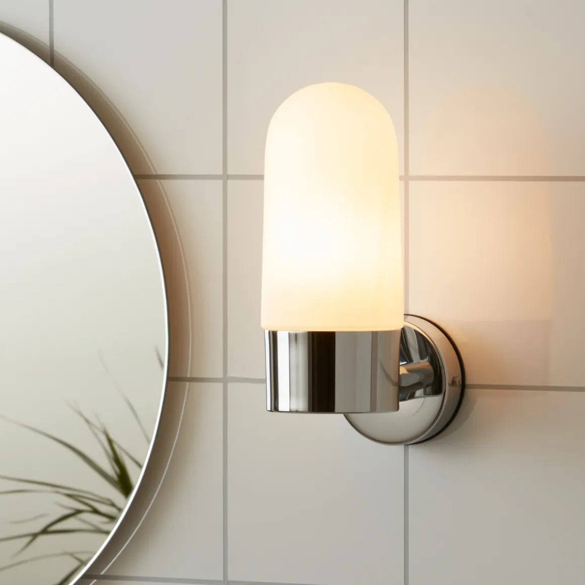 Zen vegglampe IP44 - Krom/opalhvit - Krom / Opal